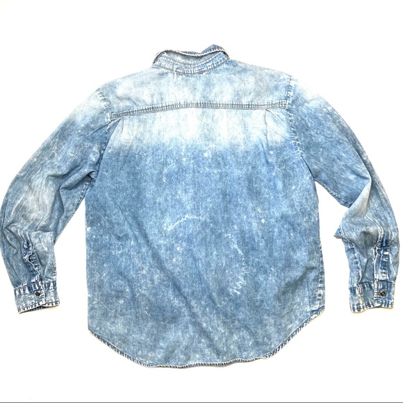 HIPPIE LAUNDRY Acid Wash Lightweight Denim Button Shirt - Picture 6 of 11